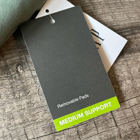 NWT GapFit Eclipse Sports Bra - Picture 9 of 9